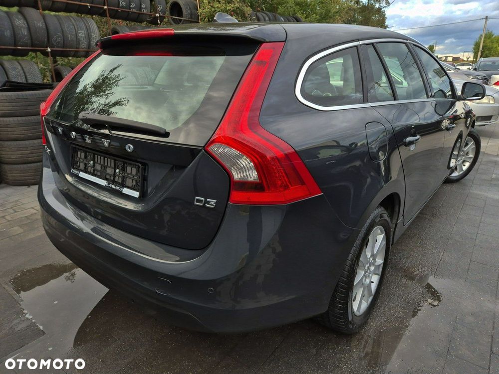 Volvo V60 D3 Momentum - 4