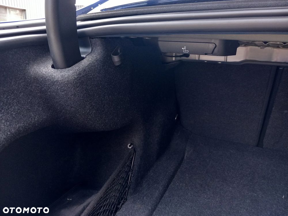BMW Seria 3 318d M Sport Shadow - 23
