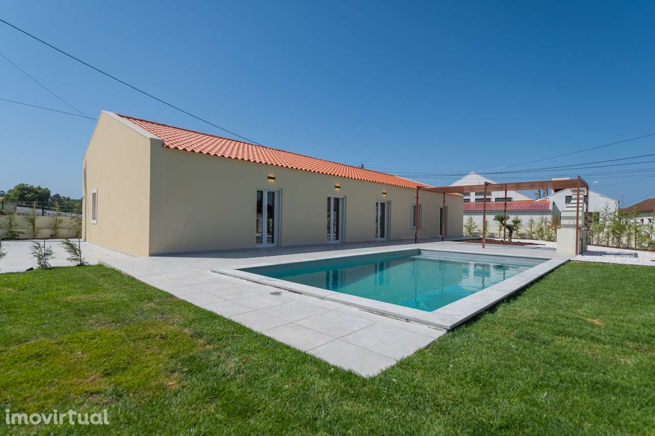 Moradia Isolada T3+1 Venda em Almargem do Bispo, Pêro Pinheiro e Monte - Grande imagem: 2/60