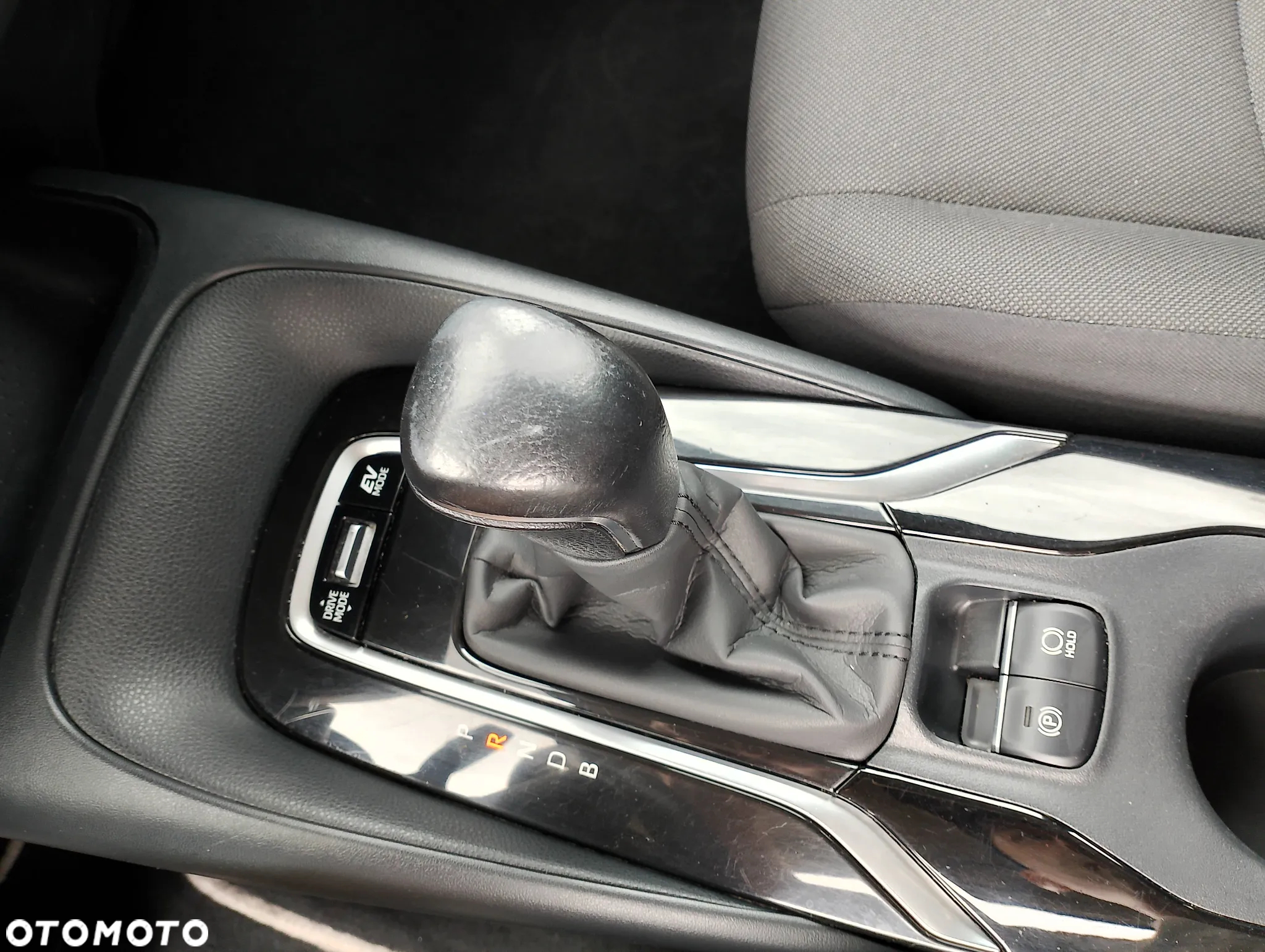 Toyota Corolla 1.8 Hybrid Comfort - 23
