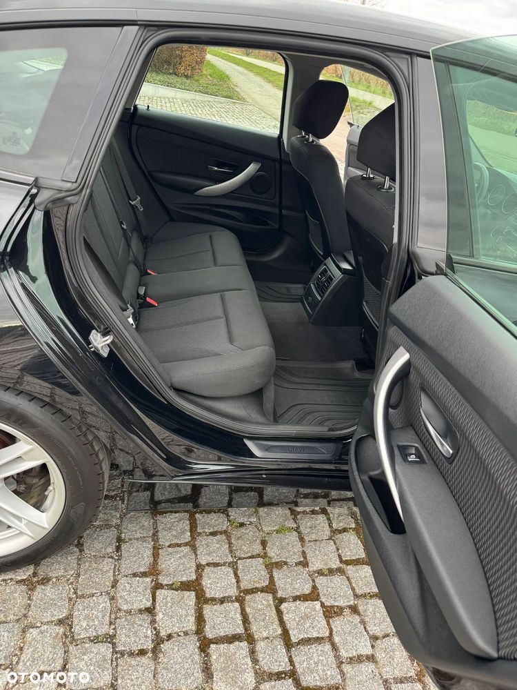 BMW 3GT 320i xDrive - 15