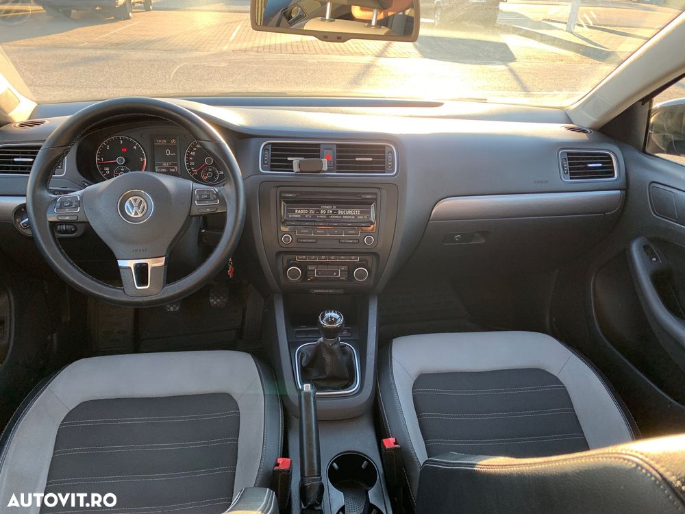 Volkswagen Jetta 1.6 TDI Highline - 10
