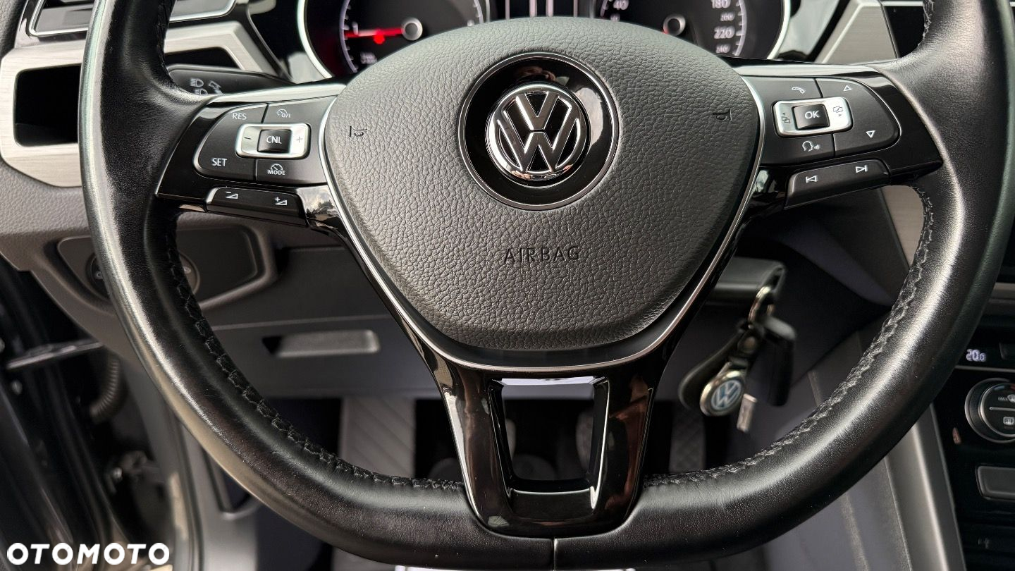 Volkswagen Touran - 34