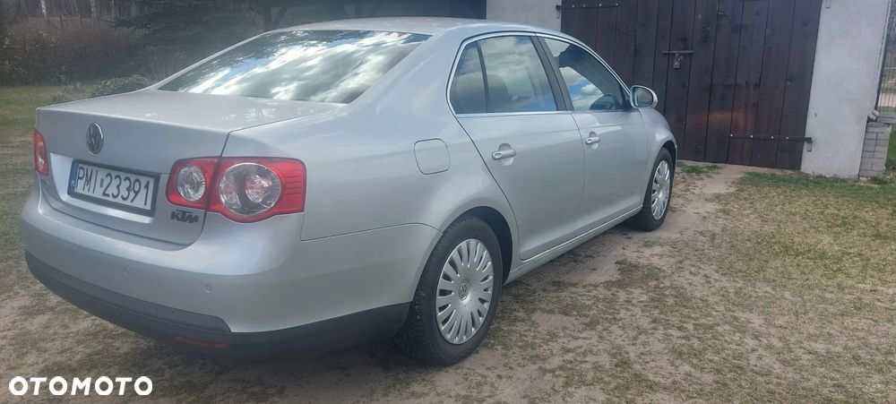 Volkswagen Jetta 1.9 TDI Comfortline - 11