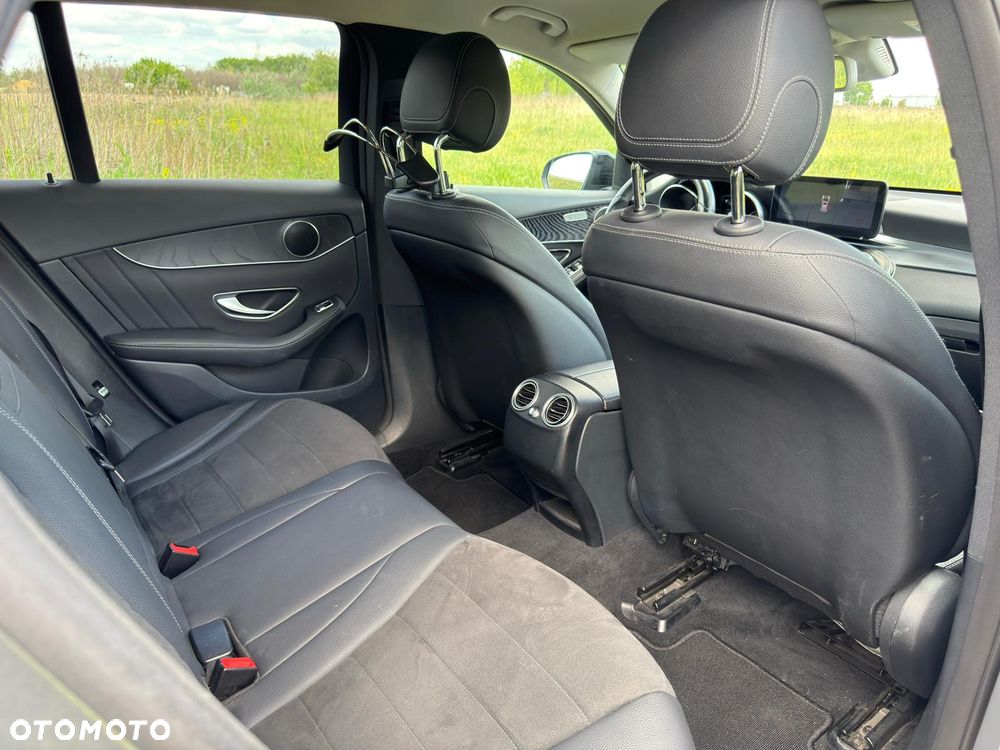 Mercedes-Benz GLC 250 4Matic 9G-TRONIC AMG Line - 33