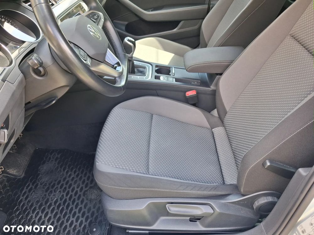 Volkswagen Passat 2.0 TDI EVO Business - 27
