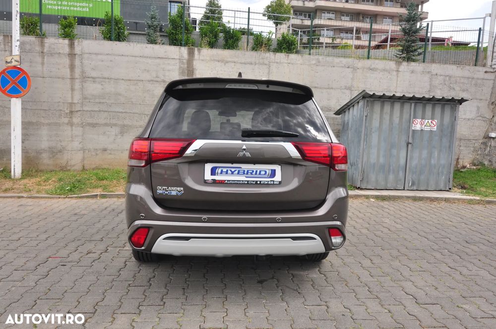 Mitsubishi Outlander PHEV 2.4 L 4X4 Instyle - 15