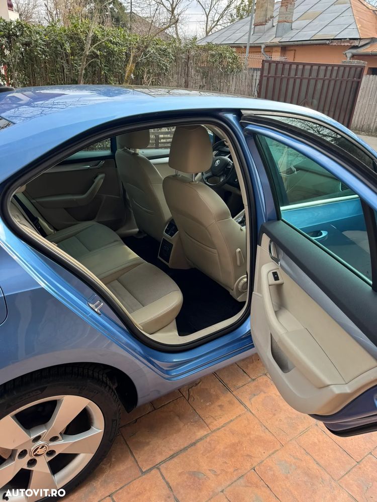 Skoda Octavia 2.0 TDI STYLE DSG - 7