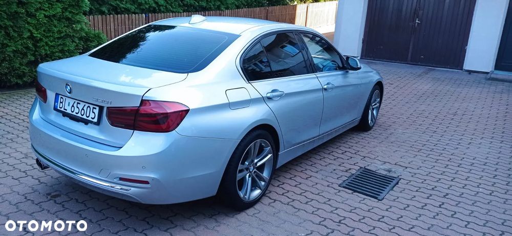 BMW Seria 3 330i - 9