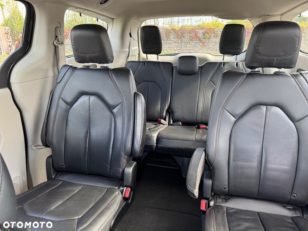 Chrysler Pacifica - 24