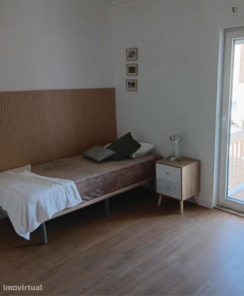 Quarto - localizado em Paranhos Porto - Grande imagem: 2/20