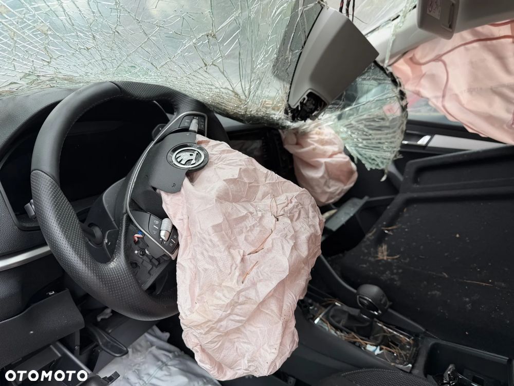Skoda Karoq 1.5 TSI ACT DSG Tour - 8