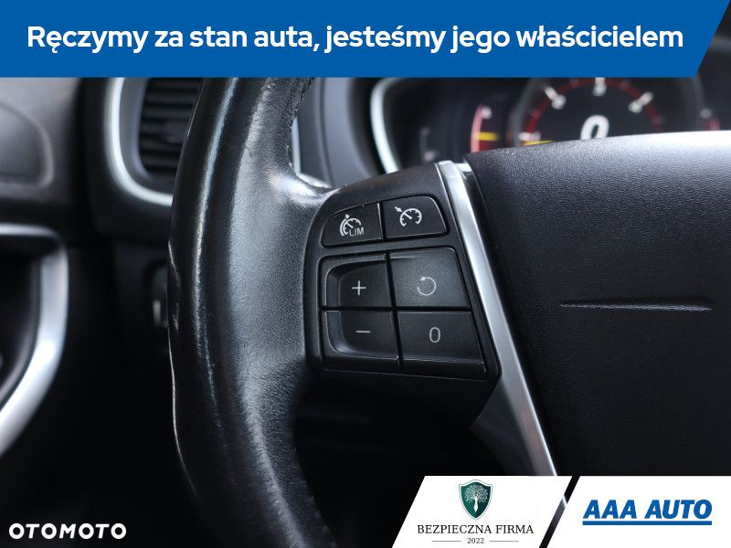Volvo V40 - 16