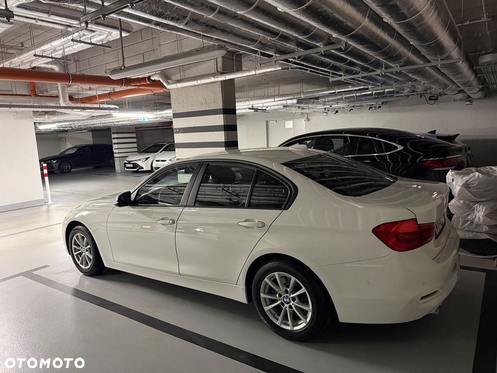 BMW Seria 3 318i - 26