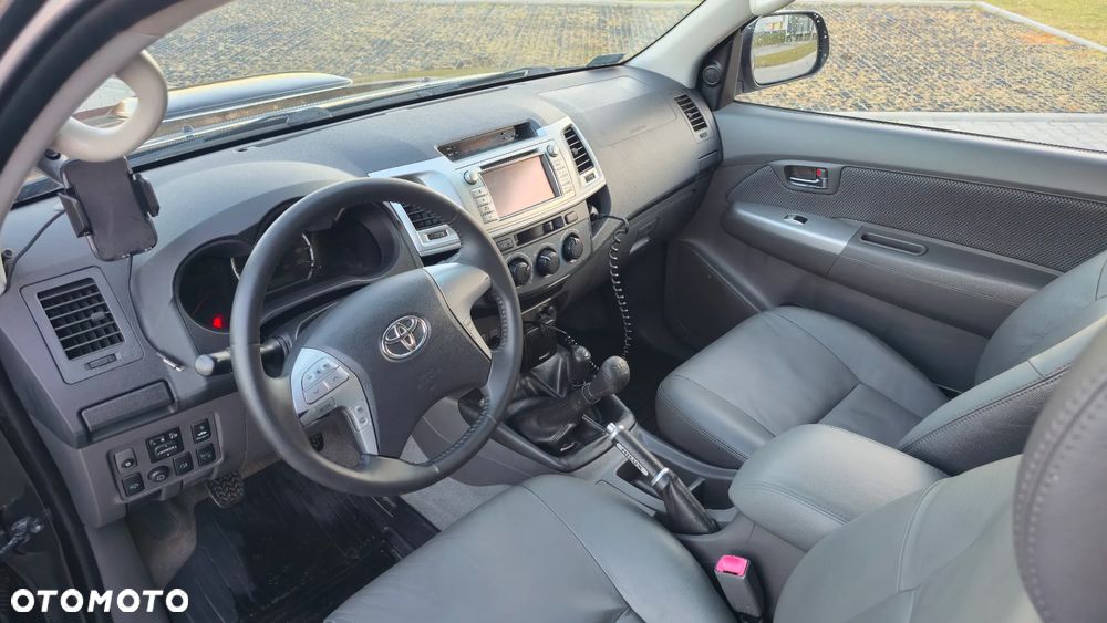 Toyota Hilux 2.5 D-4D SR - 6
