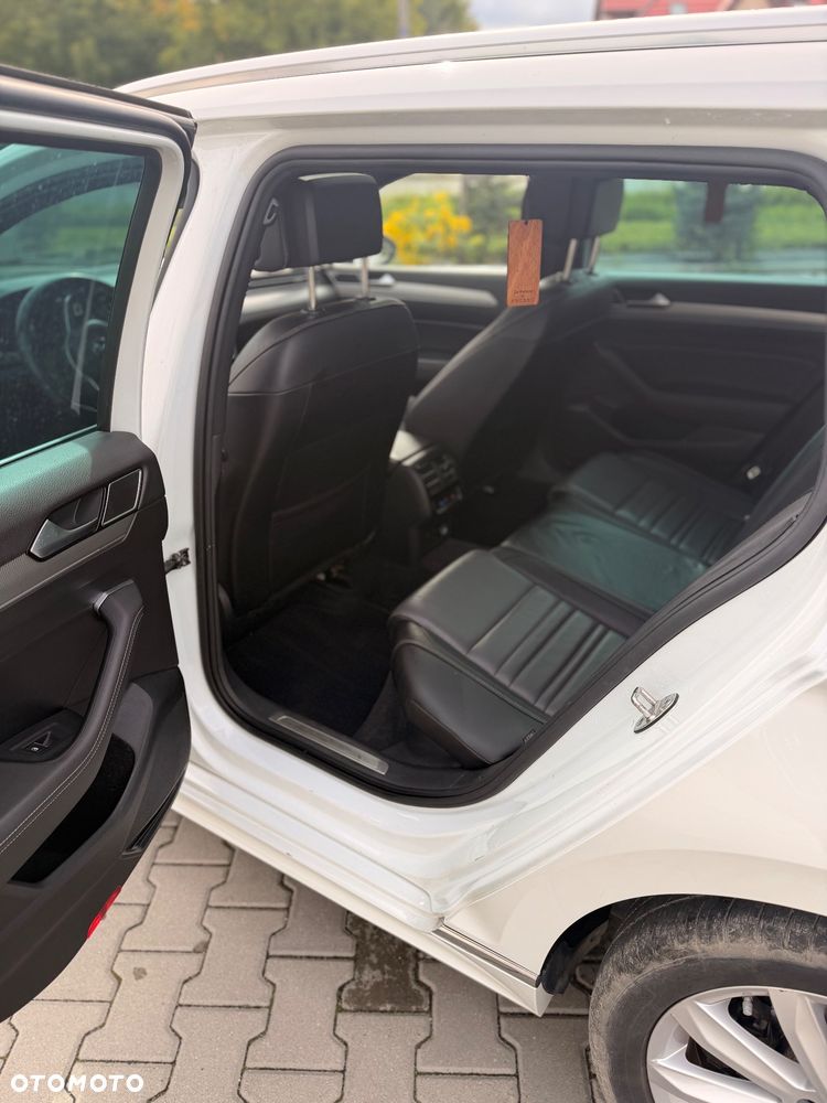 Volkswagen Passat - 13