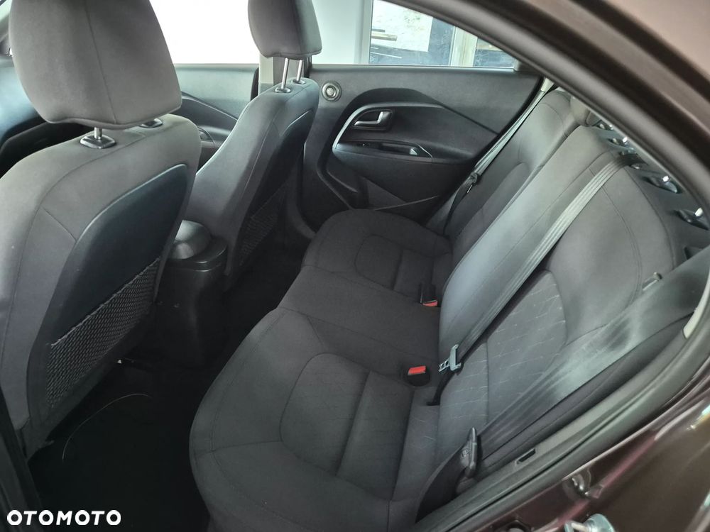Kia Rio - 12