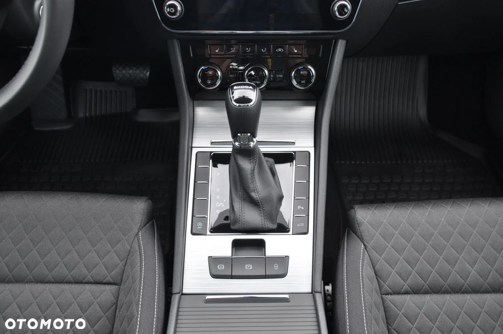 Skoda Superb 1.5 TSI Ambition DSG - 17