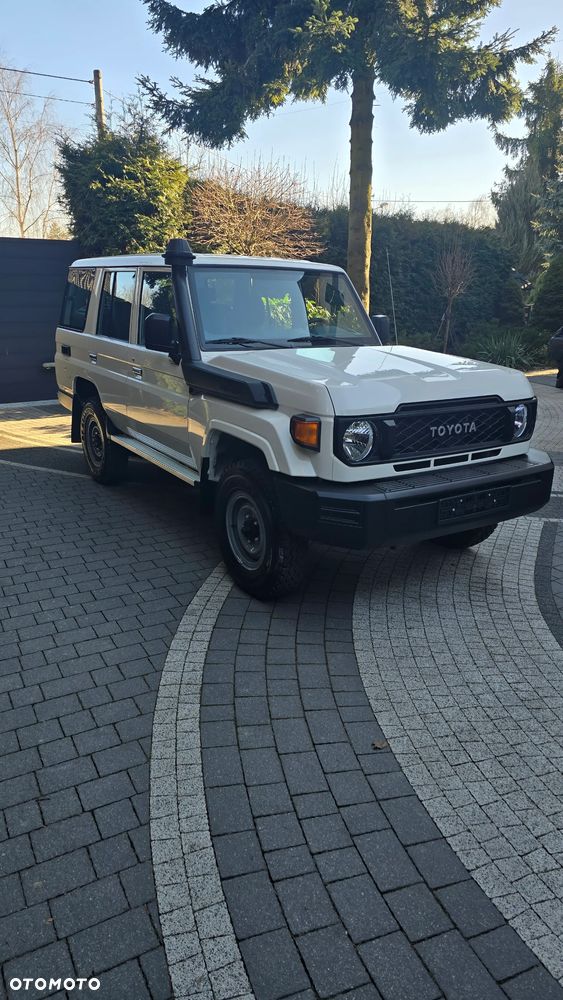 Toyota Land Cruiser - 20