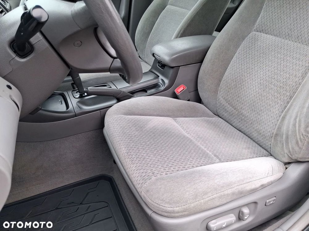 Toyota Camry 2.4 XLE - 26