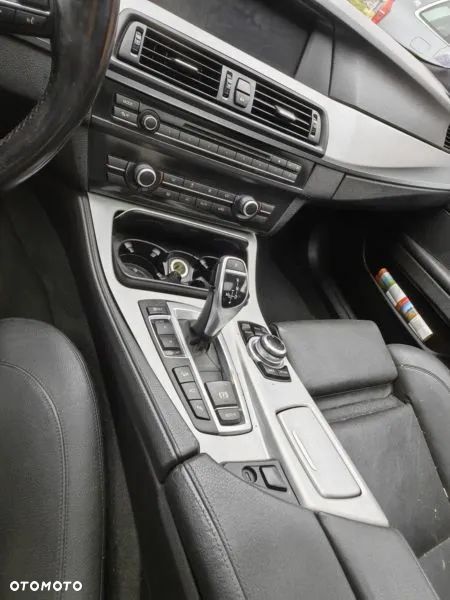 BMW Seria 5 525d xDrive Sport-Aut Luxury Line - 16