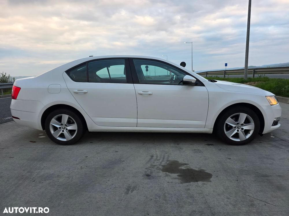 Skoda Octavia 1.6 TDI DSG Ambition - 2