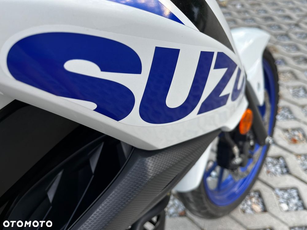 Suzuki GSX - 15