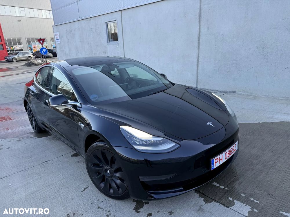 Tesla Model 3 - 1