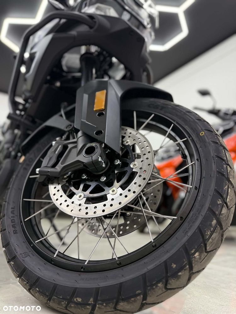 CFMoto MT - 9
