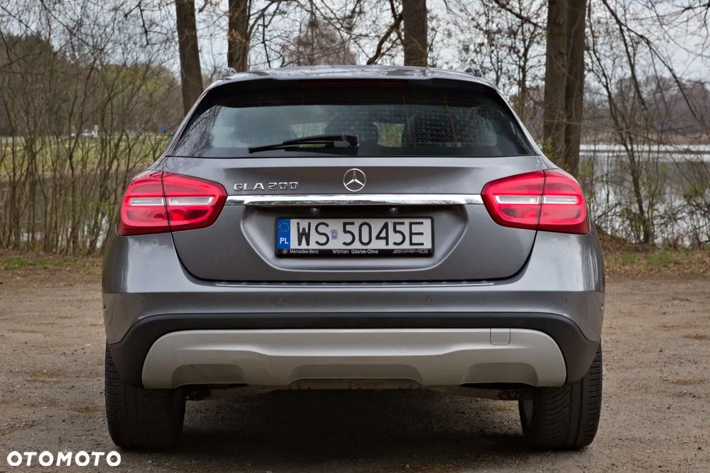 Mercedes-Benz GLA 200 7G-DCT - 4