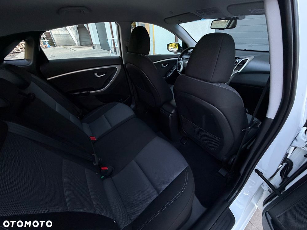 Hyundai i30 1.4 Premiere Comfort - 12