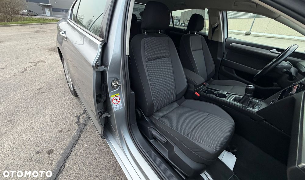 Volkswagen Passat 1.6 TDI BMT Comfortline - 21
