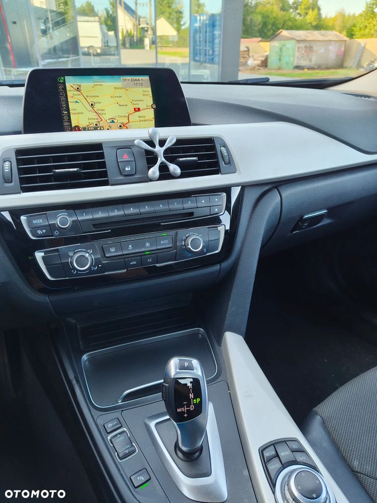 BMW Seria 3 320i Advantage - 15