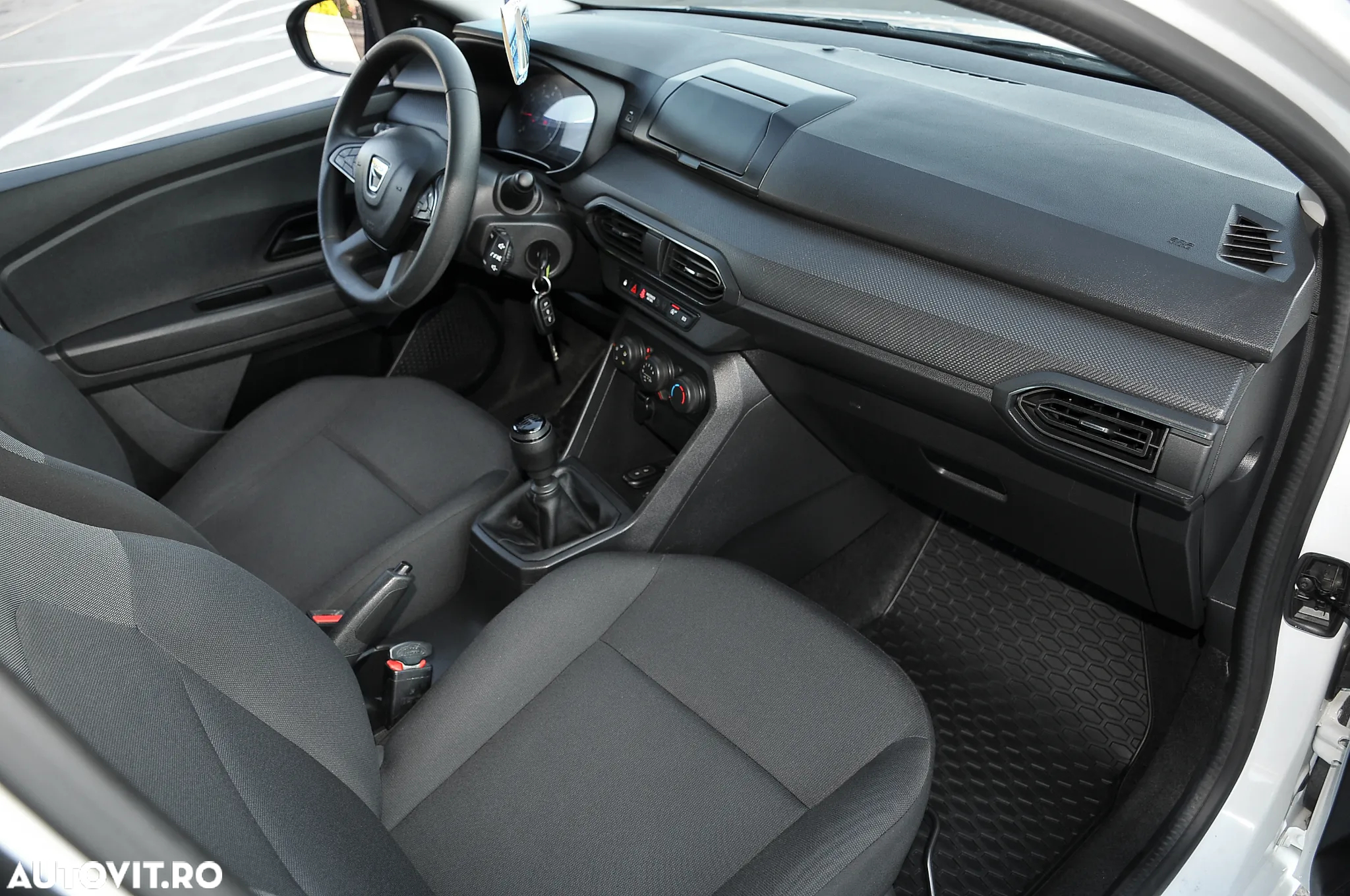 Dacia Logan TCe 90 Essential - 11