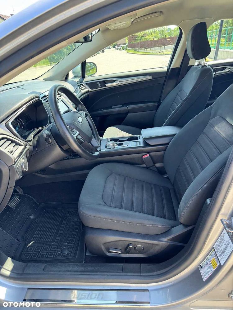 Ford Fusion - 8