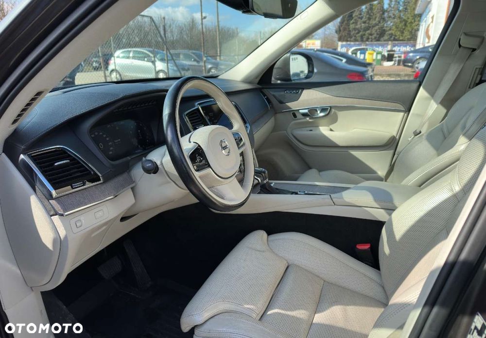Volvo XC 90 - 9