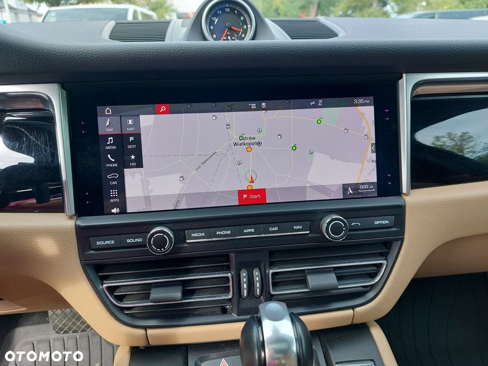 Porsche Macan - 24