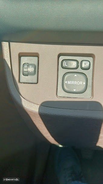 Toyota iQ 1.0 + - 22