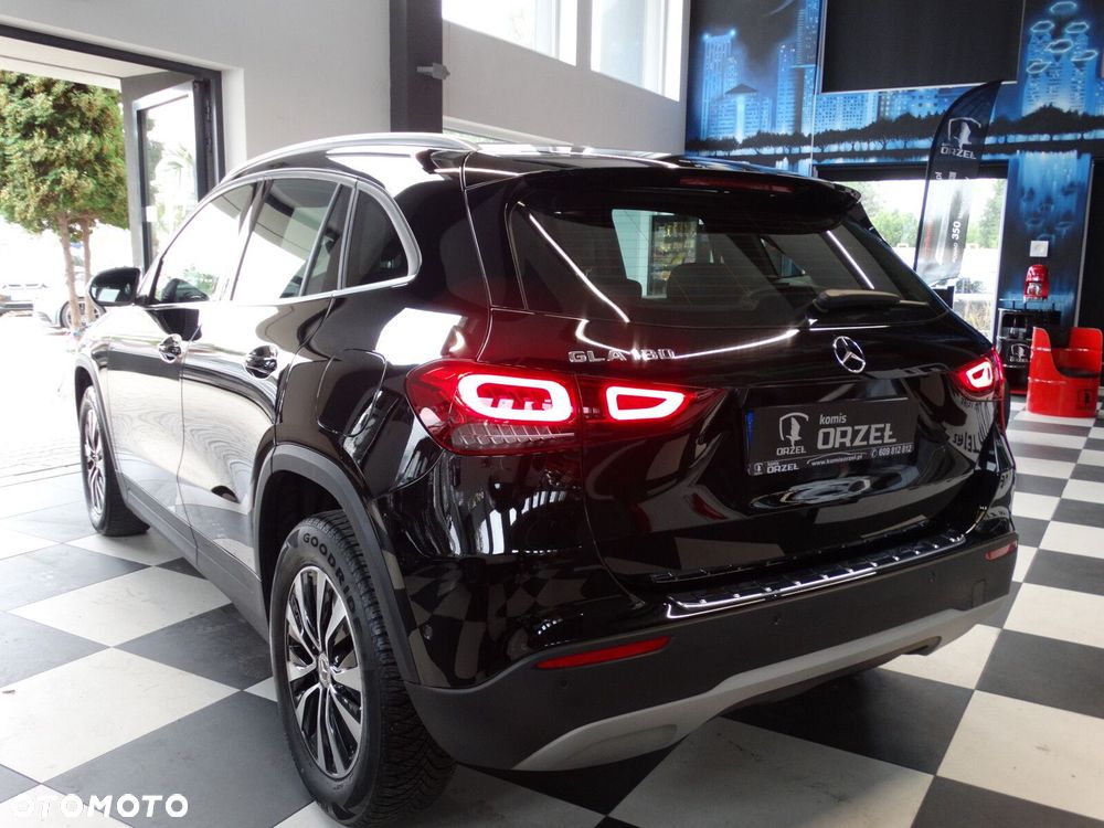 Mercedes-Benz GLA - 4