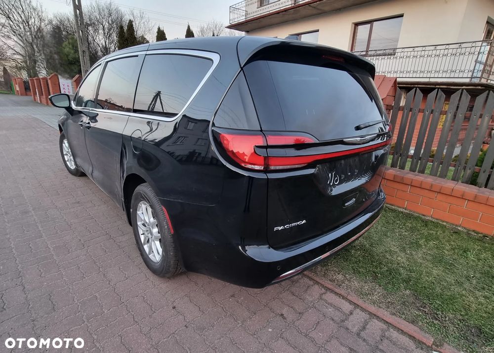 Chrysler Pacifica - 4