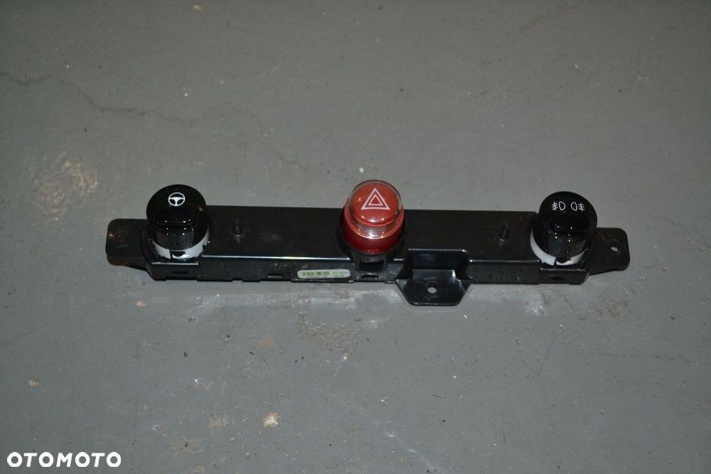 FIAT 500 PRZEŁACZNIK ŚWIATEŁ AWARYJNYCH PANEL ŚRODKOWY 735451108 - 1