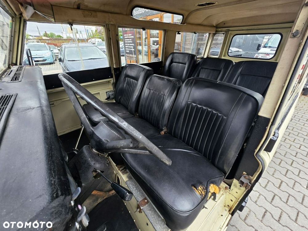 Land Rover Defender - 20