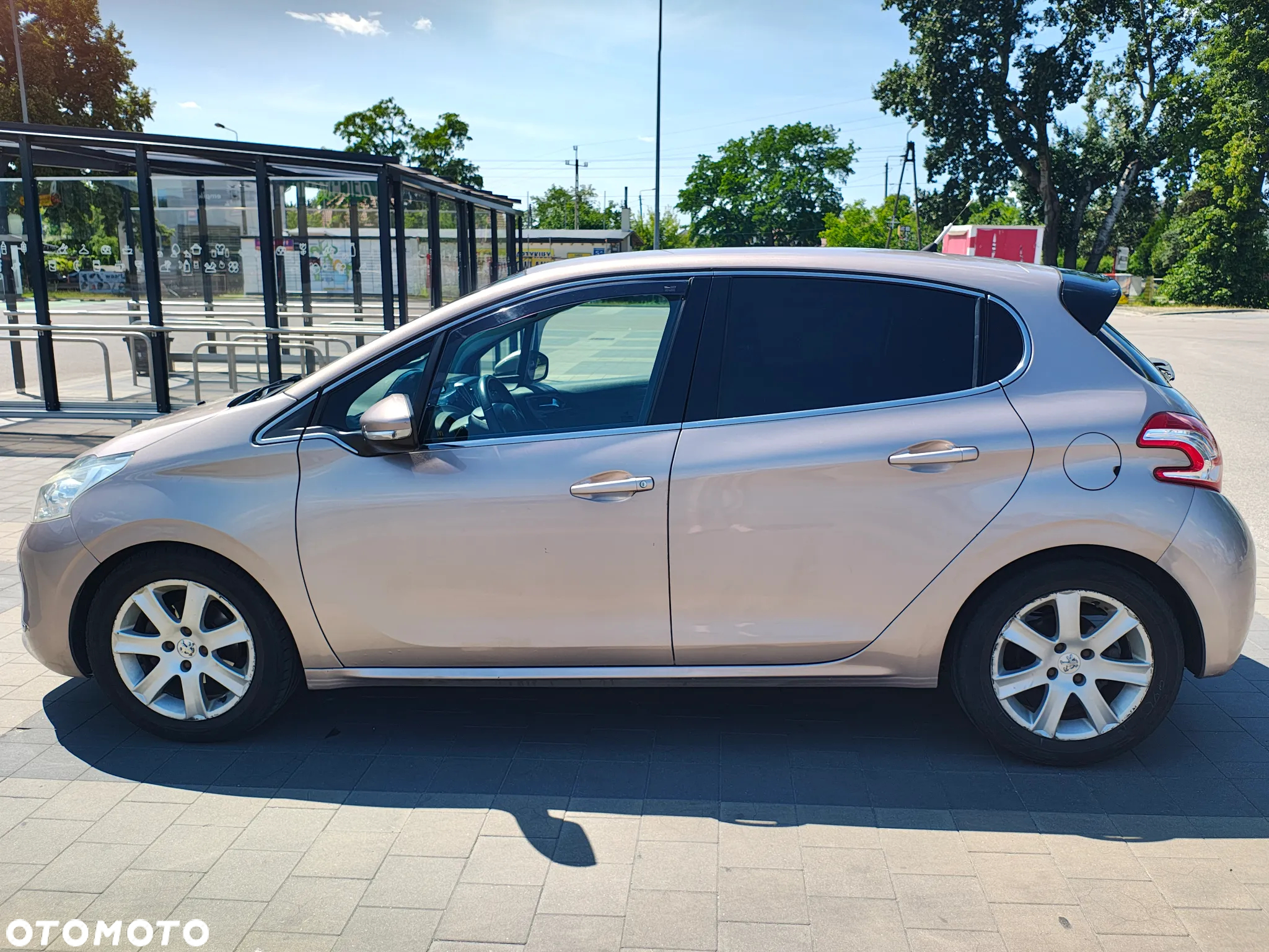 Peugeot 208 - 11