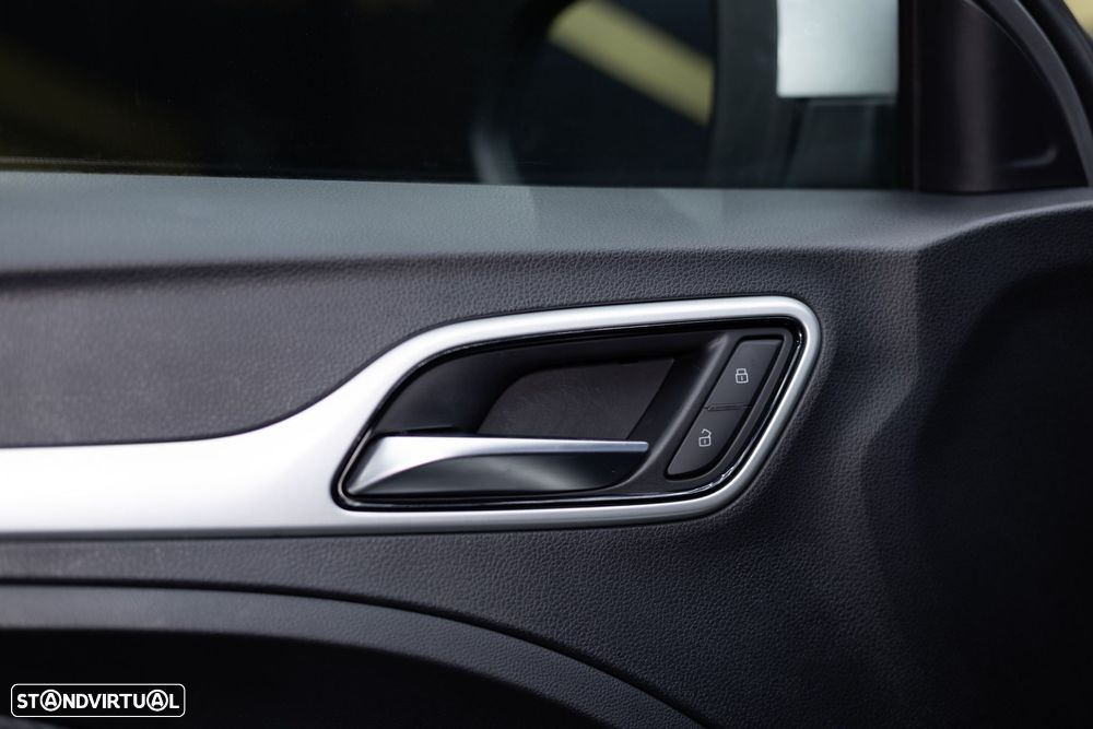 MG ZS EV 72.6 kWh Luxury - 35