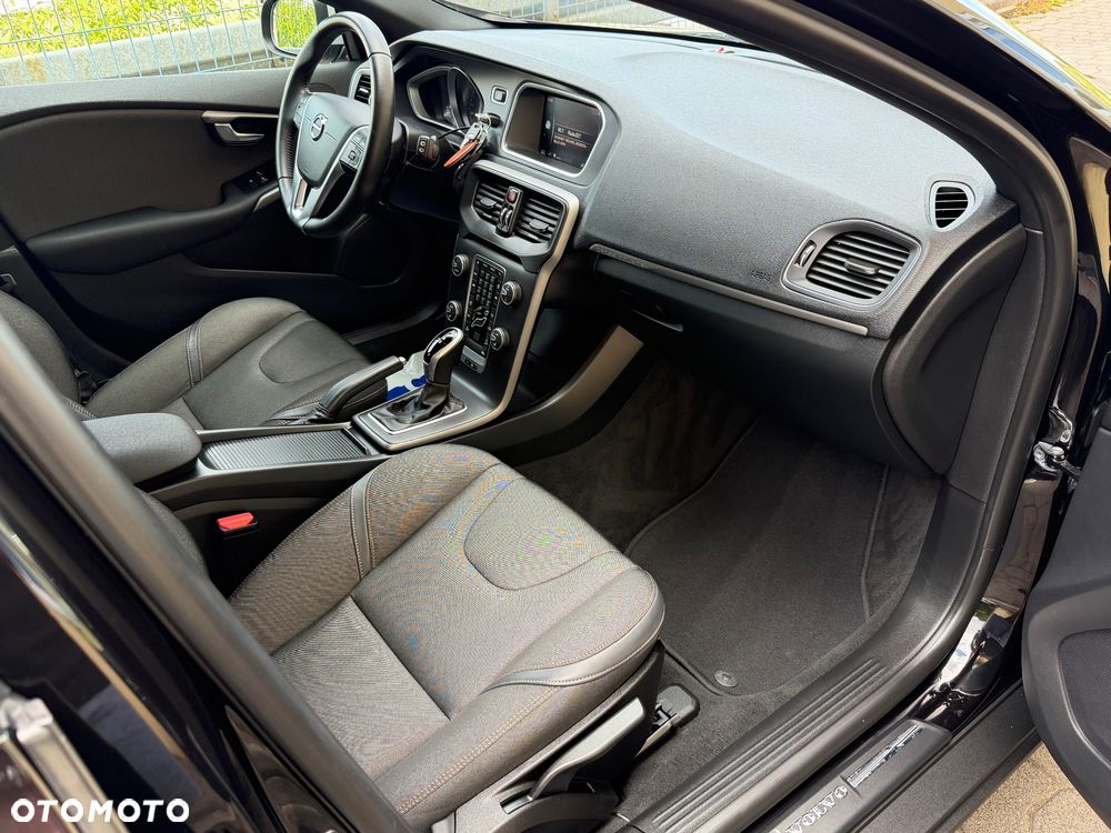 Volvo V40 Cross Country - 11