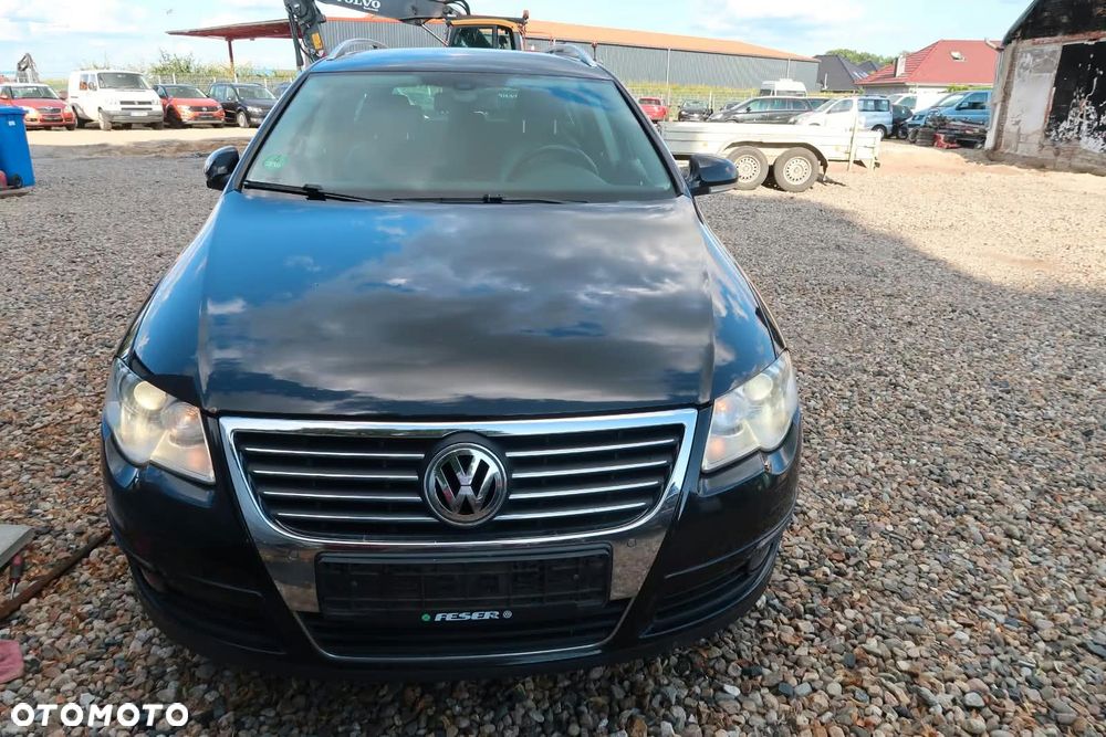 Volkswagen Passat - 1