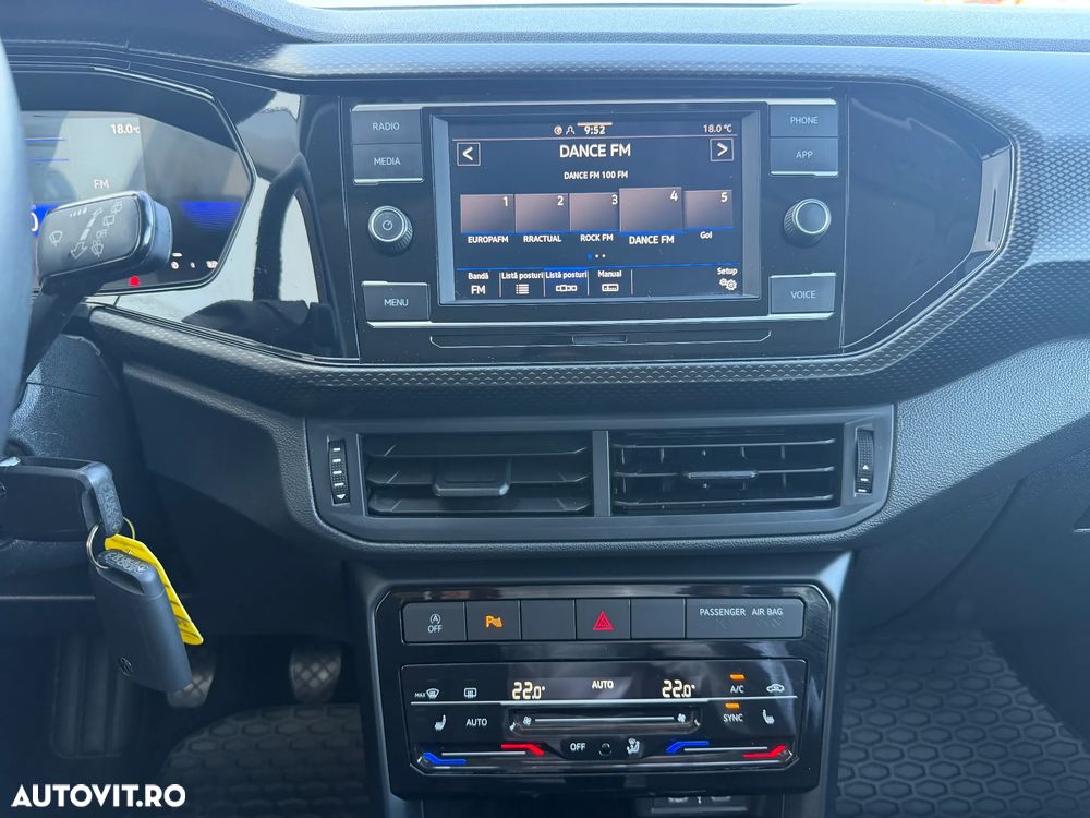 Volkswagen T-Cross - 13