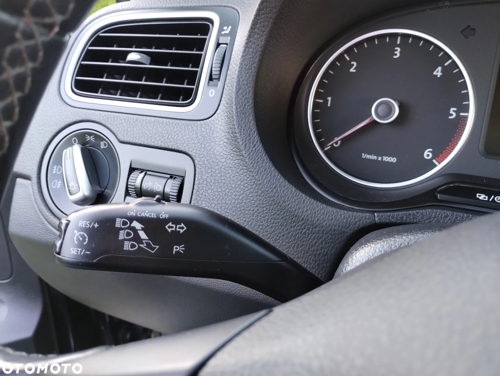 Volkswagen Polo 1.6 TDI Life - 24