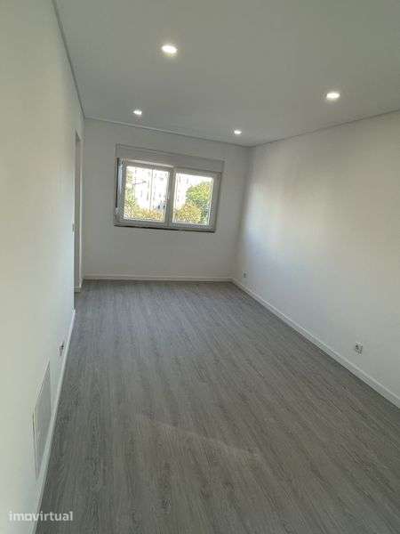 Vendo apartamento T2 totalmente remodelado nos Olivais - Grande imagem: 2/12