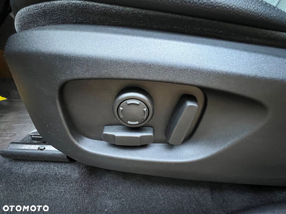 Land Rover Discovery Sport D180 SE - 25